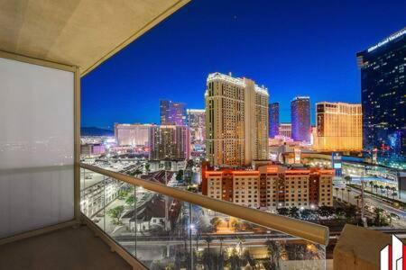 Mgm Signature-15-717 F1 Track & Strip View Balcony 라스베이거스 외부 사진