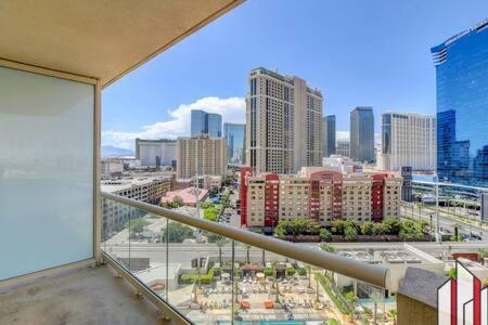 Mgm Signature-15-717 F1 Track & Strip View Balcony 라스베이거스 외부 사진