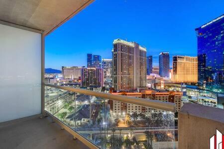 Mgm Signature-15-717 F1 Track & Strip View Balcony 라스베이거스 외부 사진